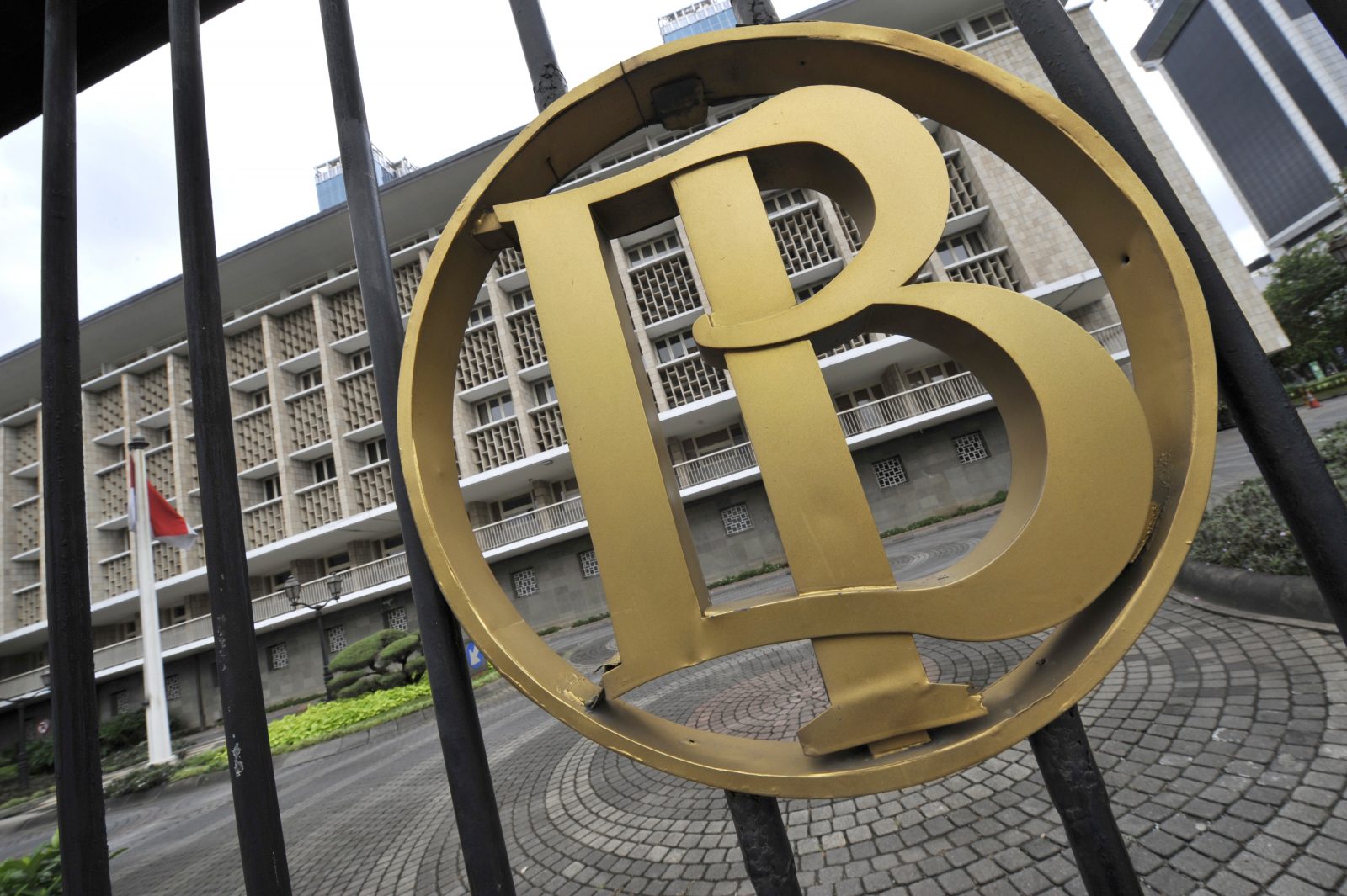 Rupiah Sentuh 17.445/USD, BI Perketat Aturan Valas — De-Dolarisasi Uji Ketahanan Pasar Asia