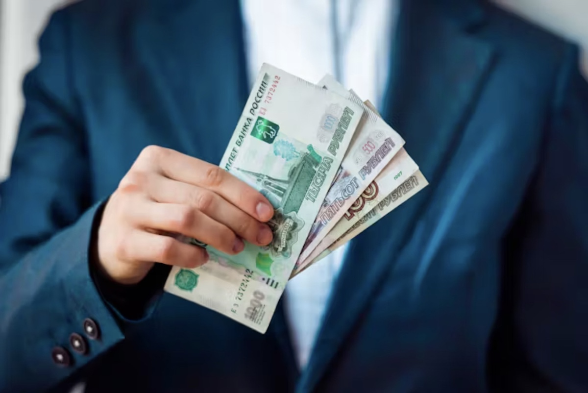 Ruble volatility exposes Russia’s emerging economic crisis