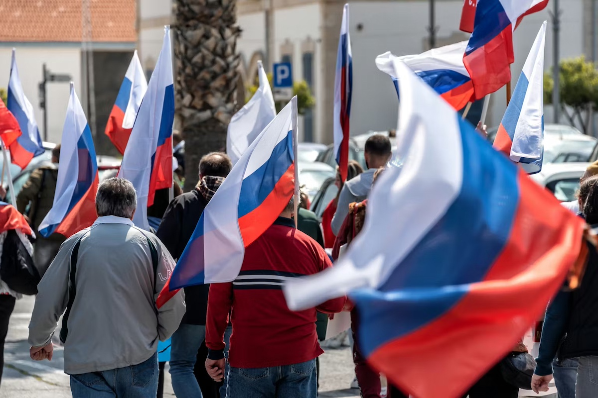 Studi: Afiliasi Partai dan Disinformasi Jadi Pemicu Utama Sikap Pro-Rusia di Eropa