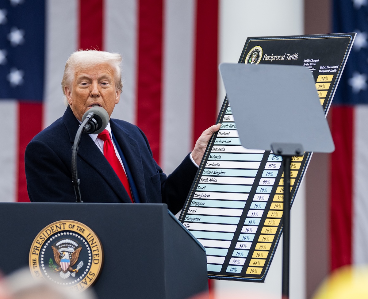 Tarif Trump 10% Dinyatakan Ilegal oleh Pengadilan — Dampak Terbatas, Tapi Sinyal Ketidakpastian Berlanjut