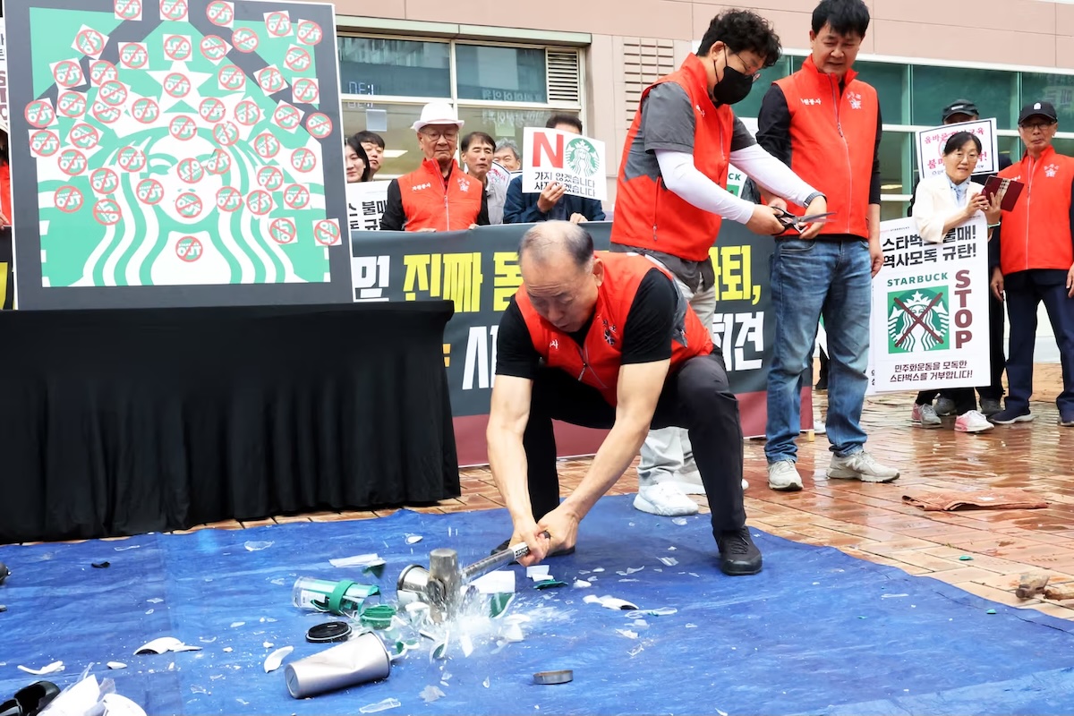 Starbucks Korea Picu Boikot Politik — Risiko Brand dan Investasi