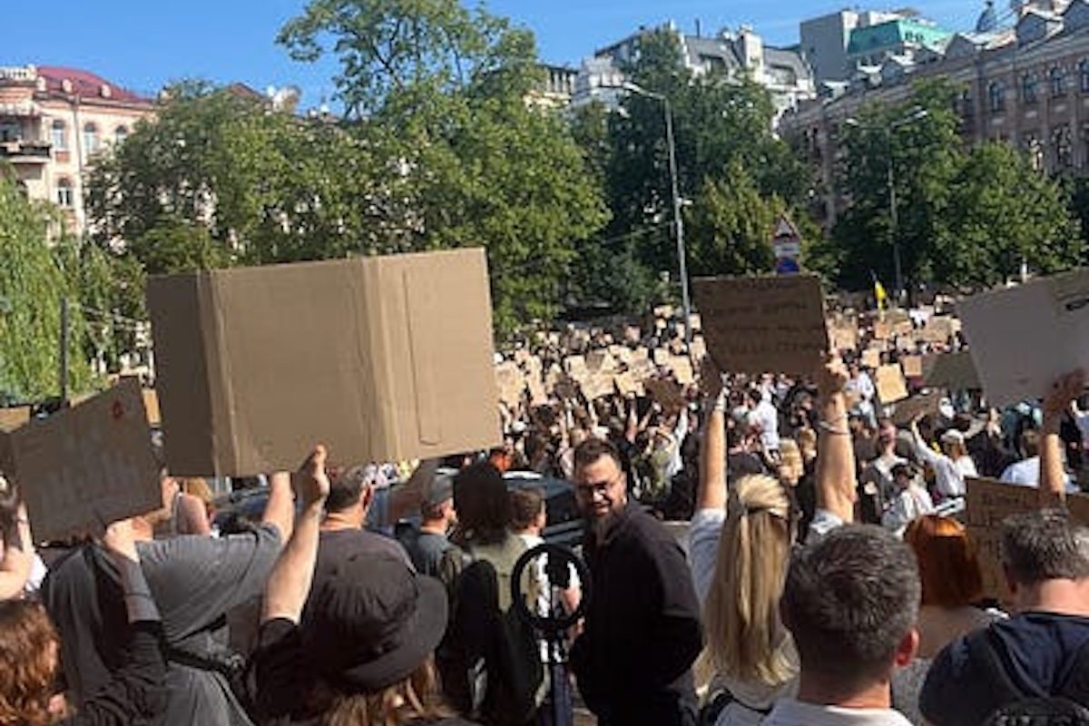 Political turmoil follows Ukraine defense minister’s dismissal